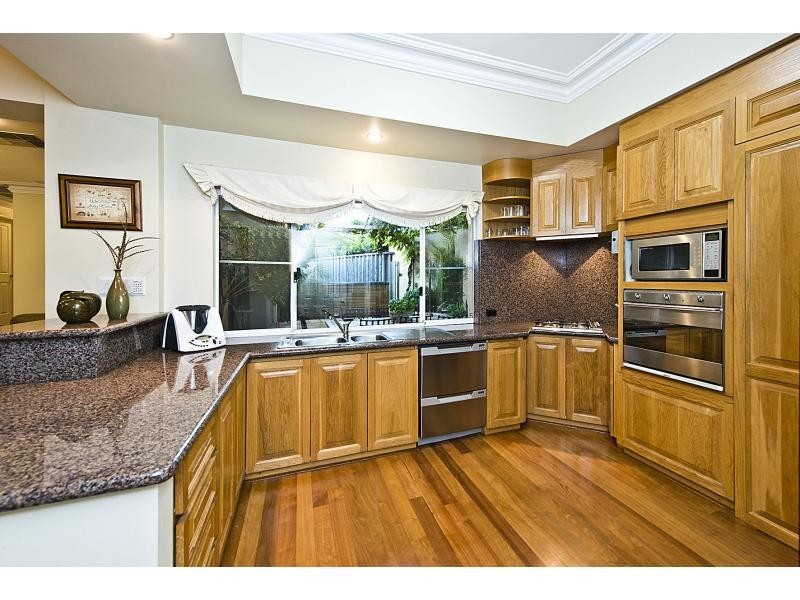 8 Crest Avenue, Mount Pleasant WA 6153