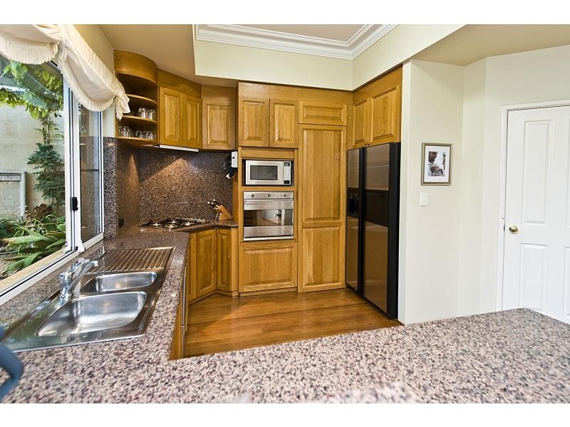 8 Crest Avenue, Mount Pleasant WA 6153