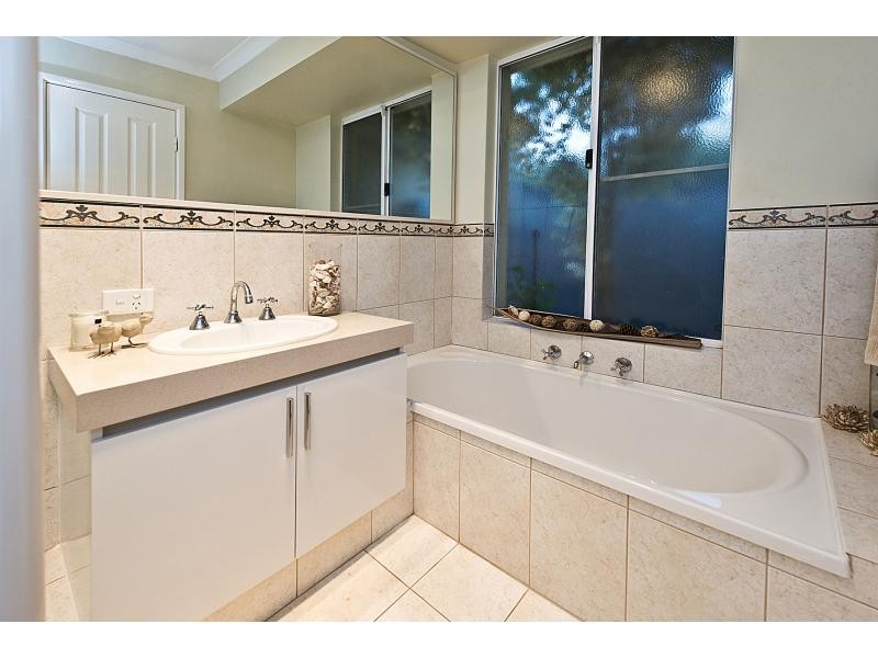 8 Crest Avenue, Mount Pleasant WA 6153