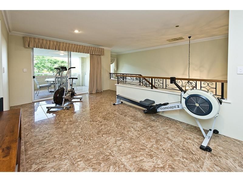 8 Crest Avenue, Mount Pleasant WA 6153