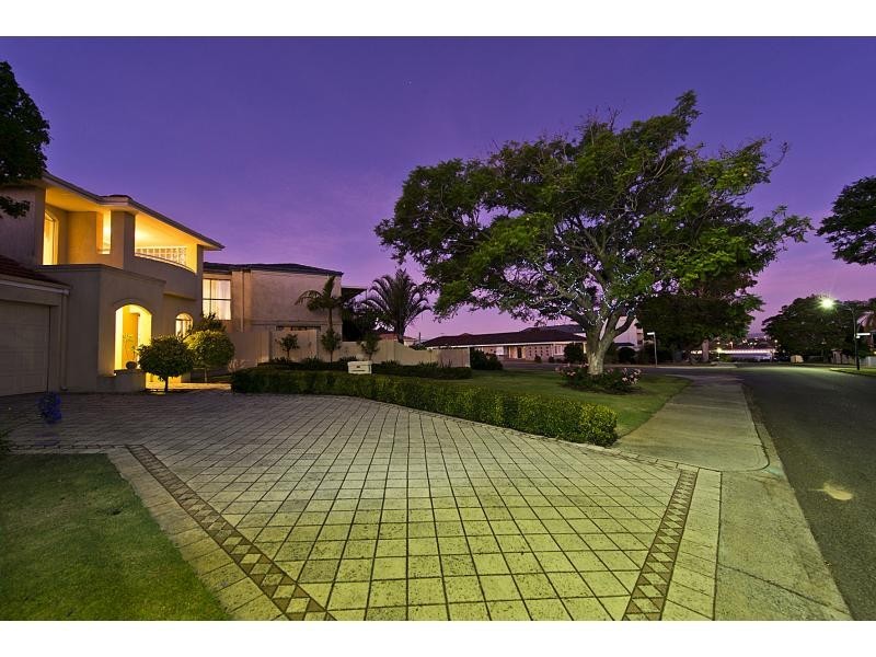 8 Crest Avenue, Mount Pleasant WA 6153