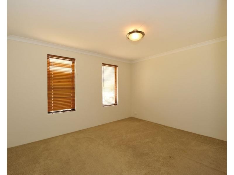 8 Rueval Court, Port Kennedy WA 6172