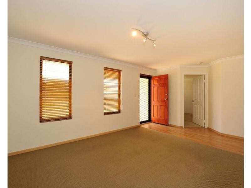 8 Rueval Court, Port Kennedy WA 6172