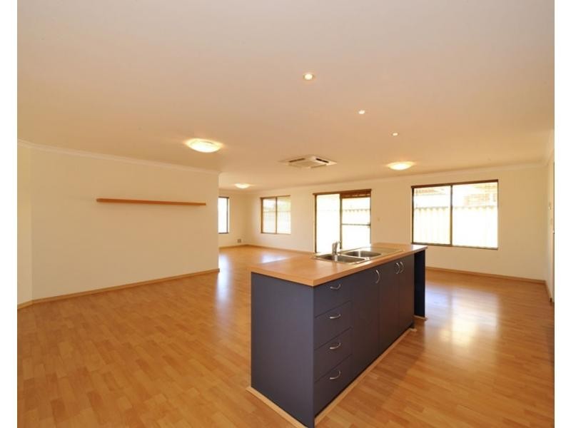 8 Rueval Court, Port Kennedy WA 6172