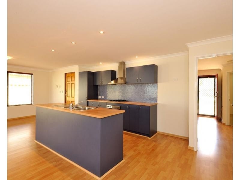 8 Rueval Court, Port Kennedy WA 6172