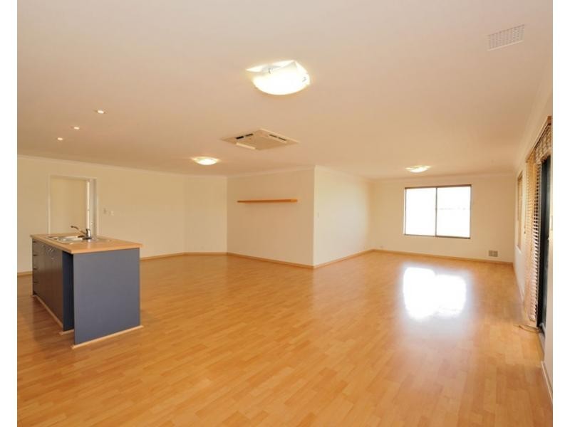 8 Rueval Court, Port Kennedy WA 6172