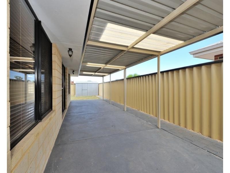 8 Rueval Court, Port Kennedy WA 6172
