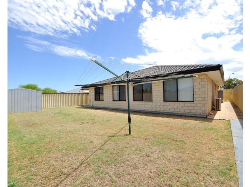 8 Rueval Court, Port Kennedy WA 6172