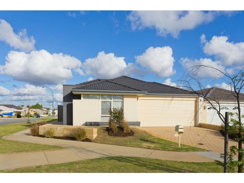 18 Wellman Avenue, Piara Waters WA 6112