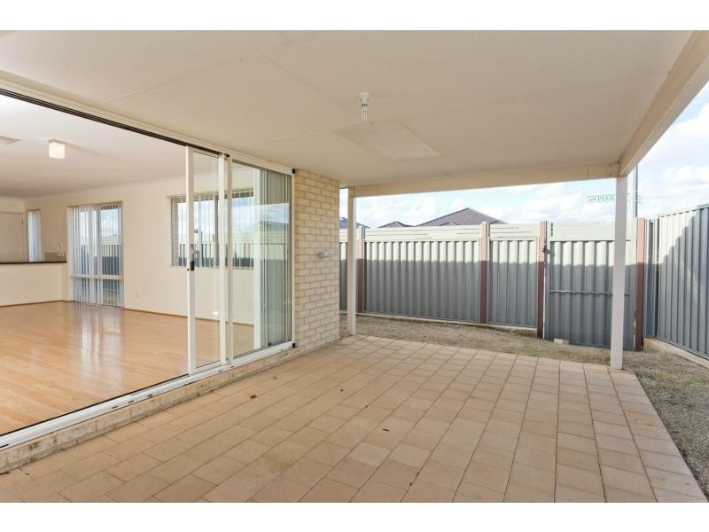 18 Wellman Avenue, Piara Waters WA 6112