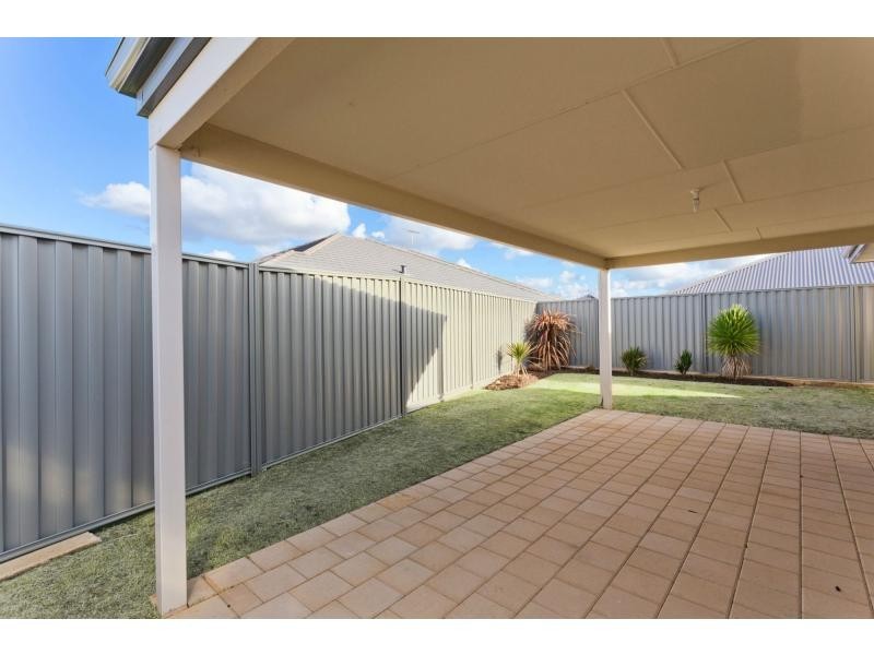 18 Wellman Avenue, Piara Waters WA 6112