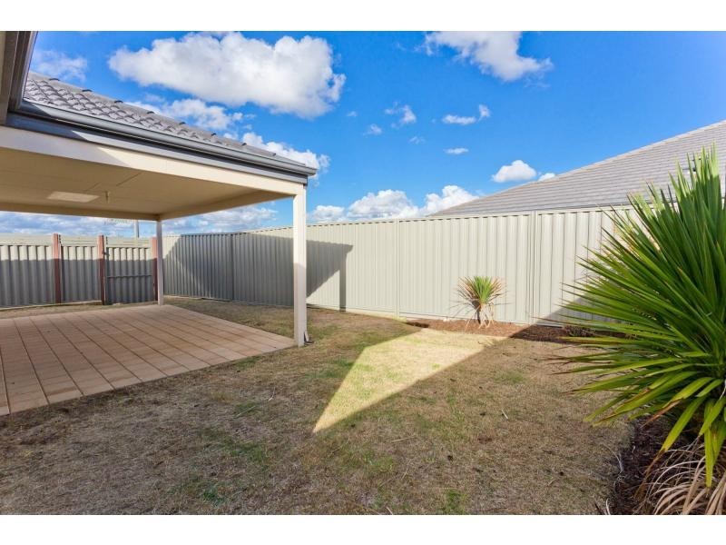 18 Wellman Avenue, Piara Waters WA 6112