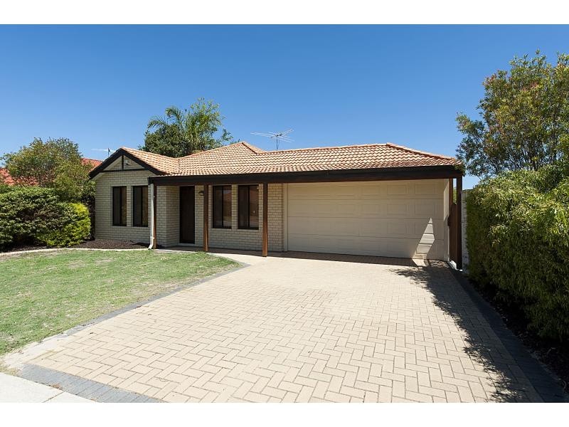 18 Jean Pierre Drive, Port Kennedy WA 6172