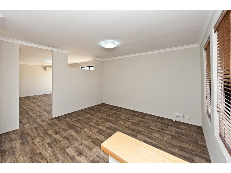 18 Jean Pierre Drive, Port Kennedy WA 6172