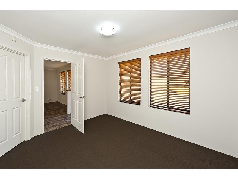 18 Jean Pierre Drive, Port Kennedy WA 6172