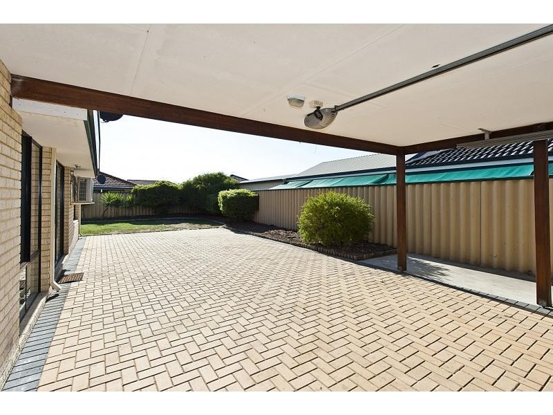 18 Jean Pierre Drive, Port Kennedy WA 6172