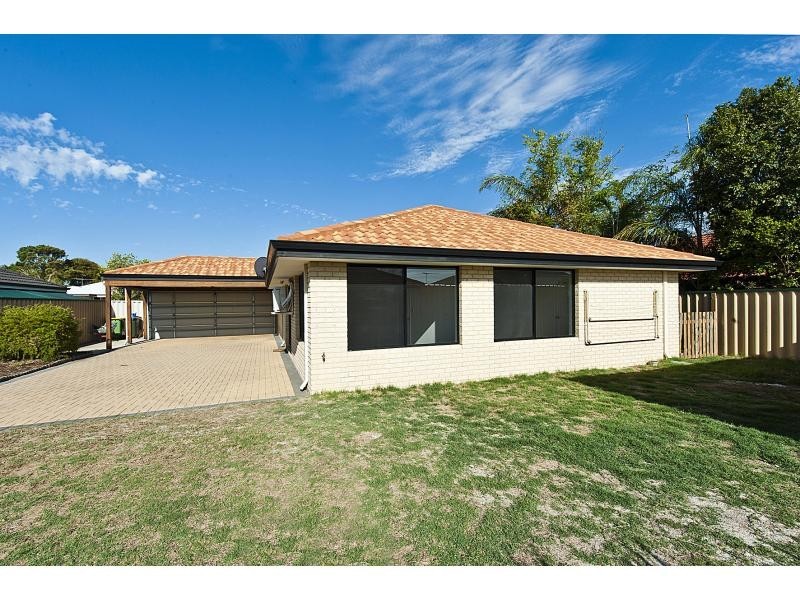 18 Jean Pierre Drive, Port Kennedy WA 6172