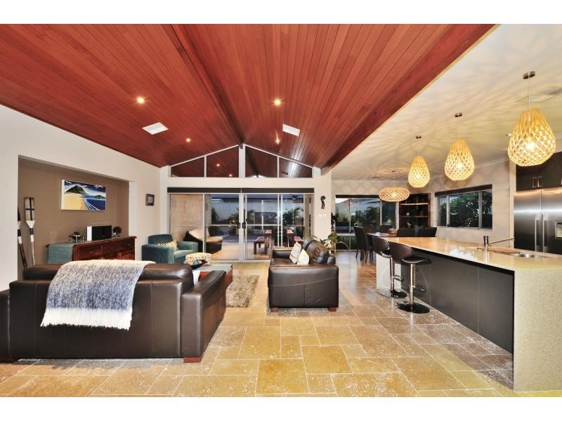 23 Victor Drive, Madora Bay WA 6210