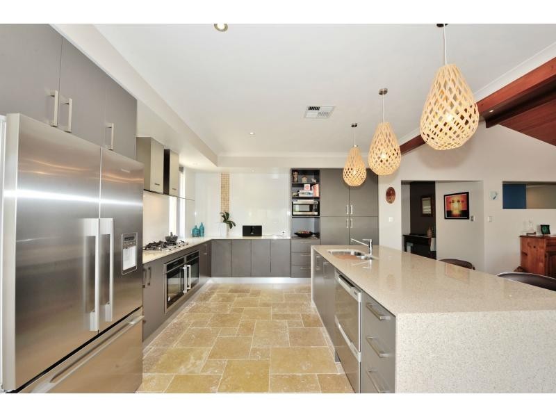 23 Victor Drive, Madora Bay WA 6210