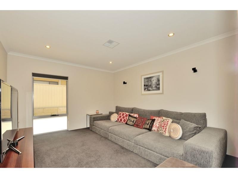 23 Victor Drive, Madora Bay WA 6210