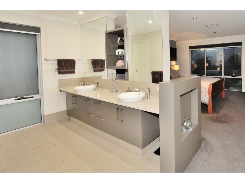 23 Victor Drive, Madora Bay WA 6210