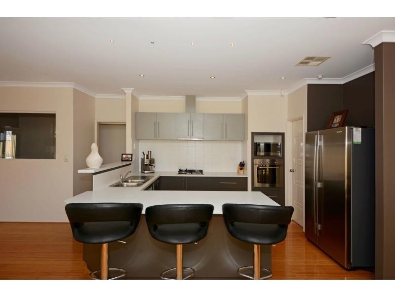 10 Dulles Way, Clarkson WA 6030