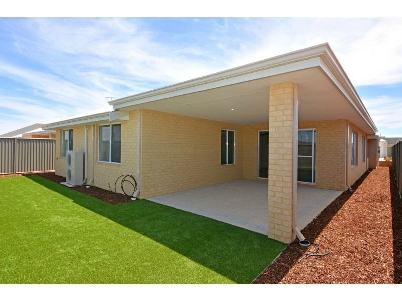 18 Kendari Road, Clarkson WA 6030