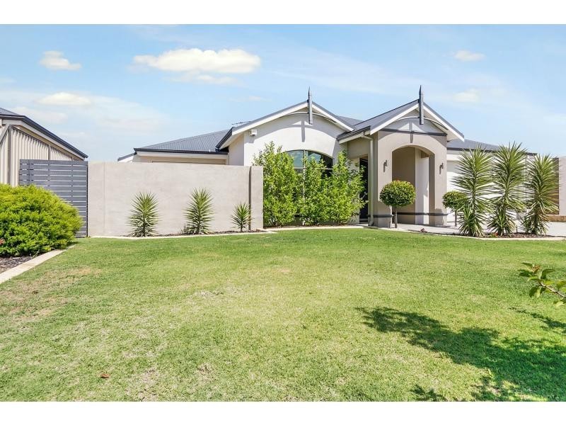 16 Armand Drive, Aubin Grove WA 6164