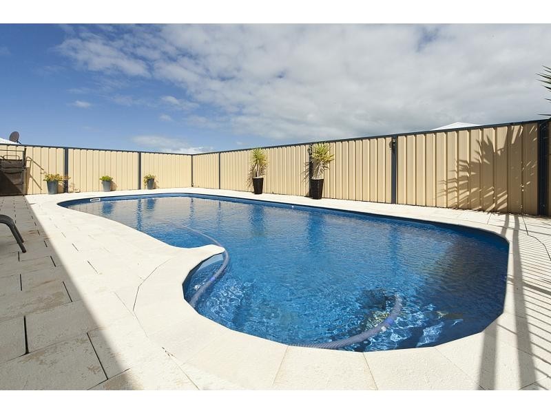 7 Hirundo Bend, Tapping WA 6065