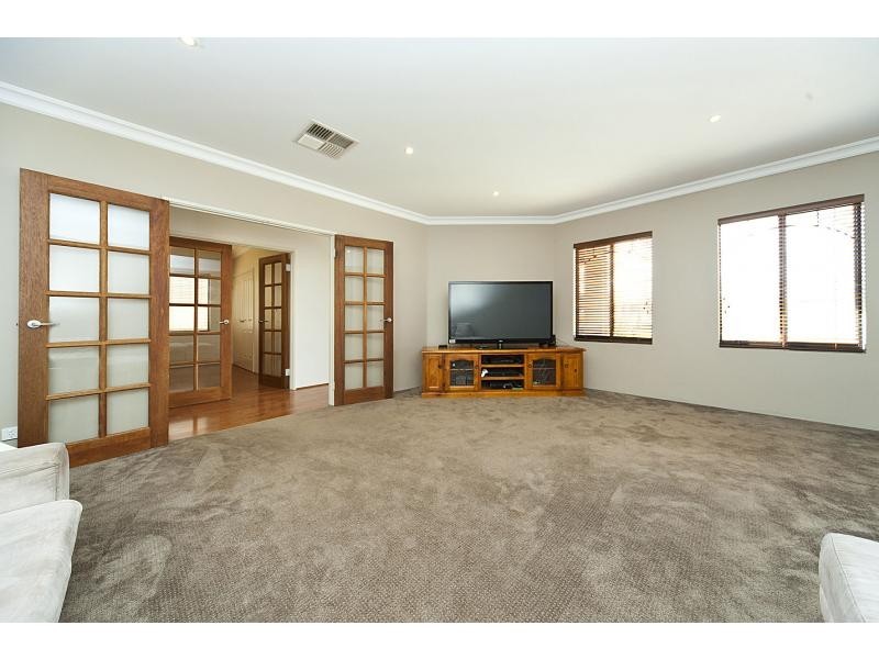 7 Hirundo Bend, Tapping WA 6065