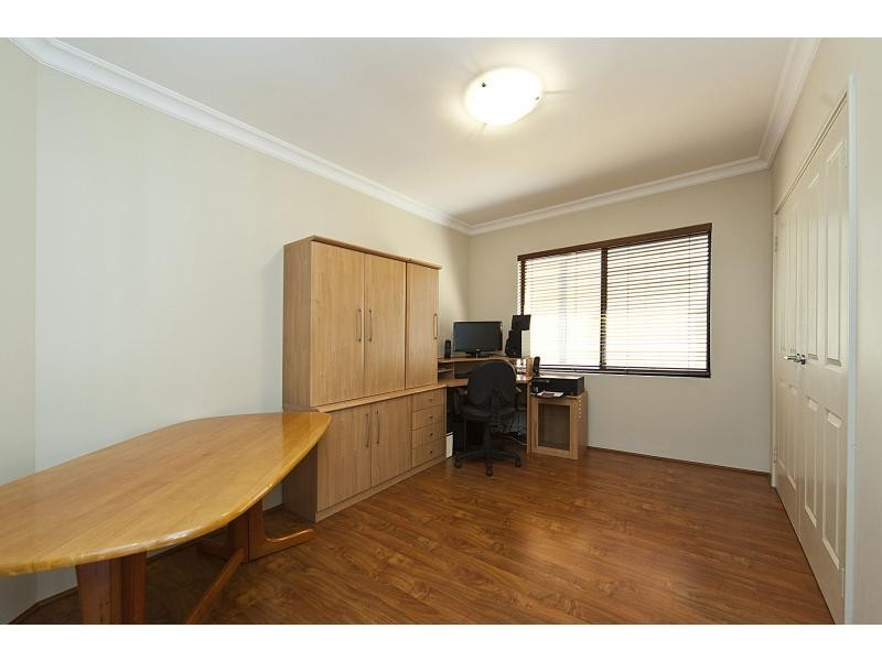 7 Hirundo Bend, Tapping WA 6065