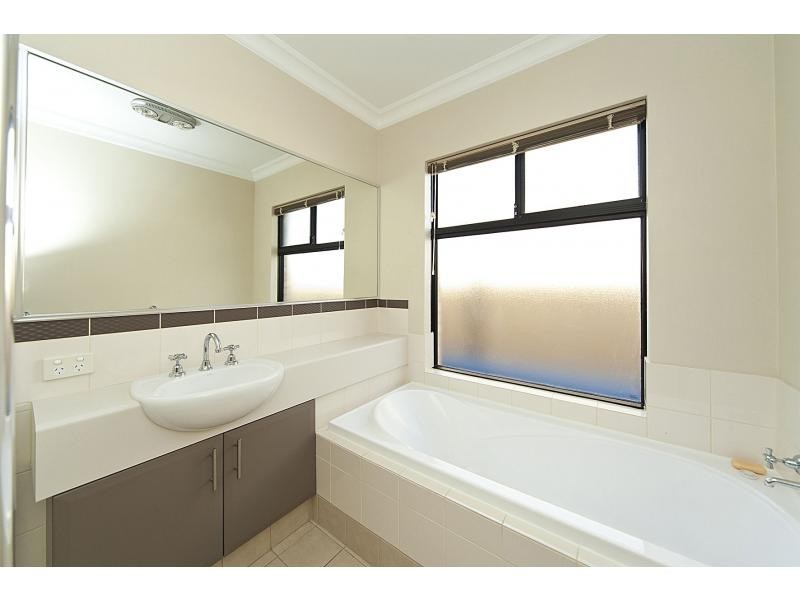 7 Hirundo Bend, Tapping WA 6065