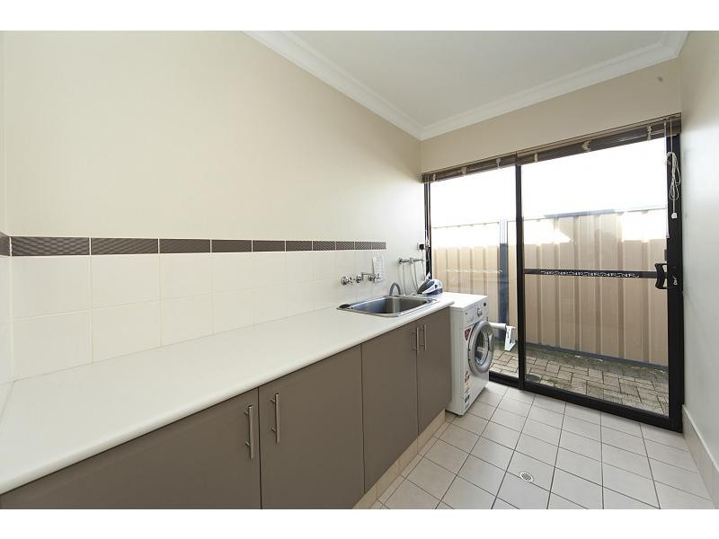 7 Hirundo Bend, Tapping WA 6065