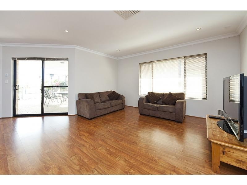 7 Hirundo Bend, Tapping WA 6065