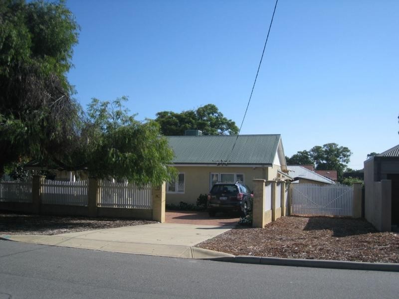 83 Lamond Street, Alfred Cove WA 6154