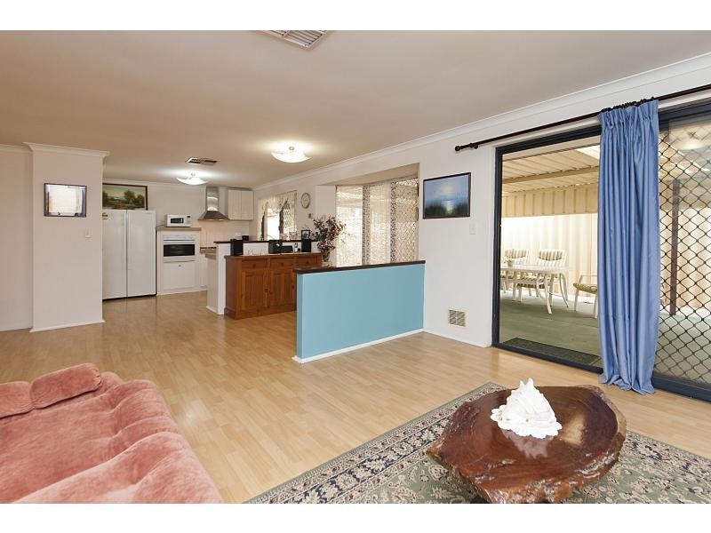 20 Walmer Place, Orelia WA 6167