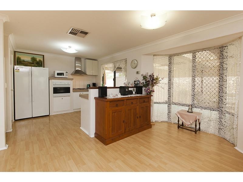 20 Walmer Place, Orelia WA 6167