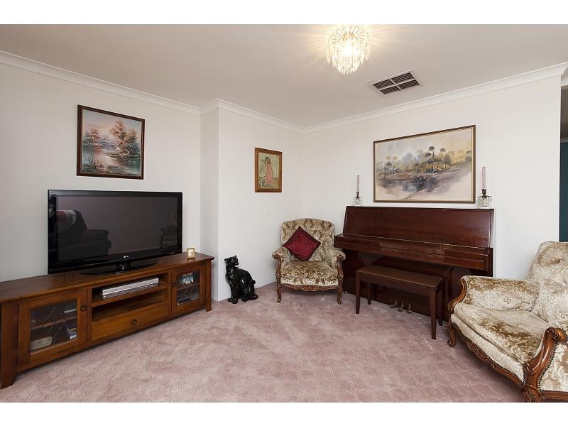 20 Walmer Place, Orelia WA 6167