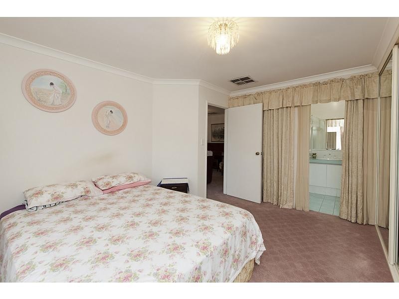 20 Walmer Place, Orelia WA 6167