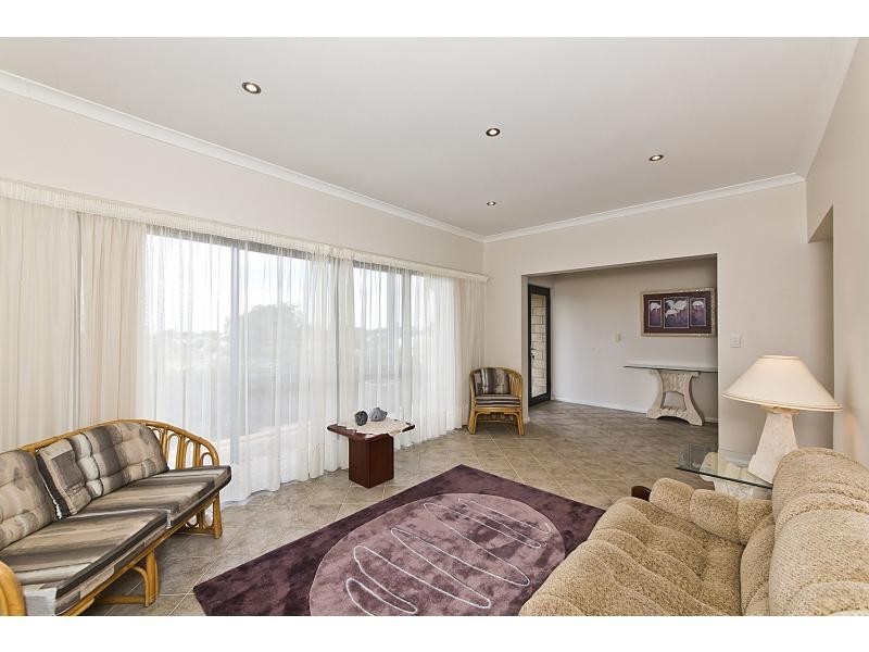 22 Endeavour Circle, Wannanup WA 6210