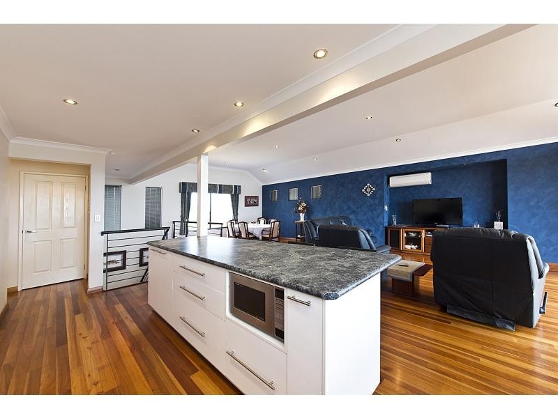 22 Endeavour Circle, Wannanup WA 6210