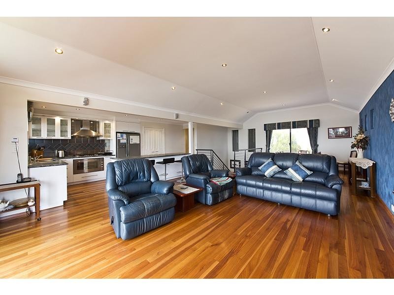 22 Endeavour Circle, Wannanup WA 6210