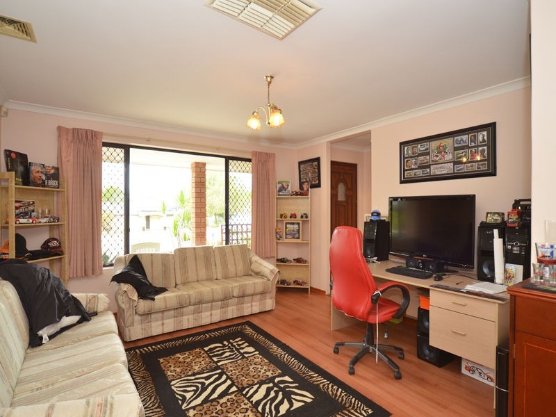 17 Tanager Trail, Ballajura WA 6066