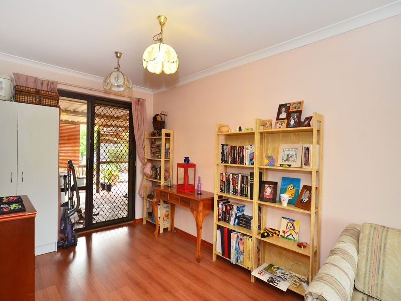 17 Tanager Trail, Ballajura WA 6066