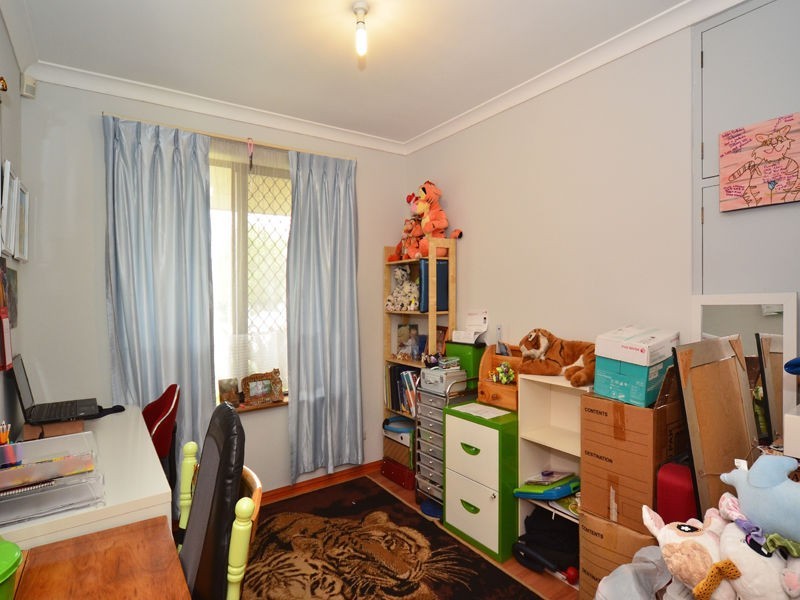 17 Tanager Trail, Ballajura WA 6066