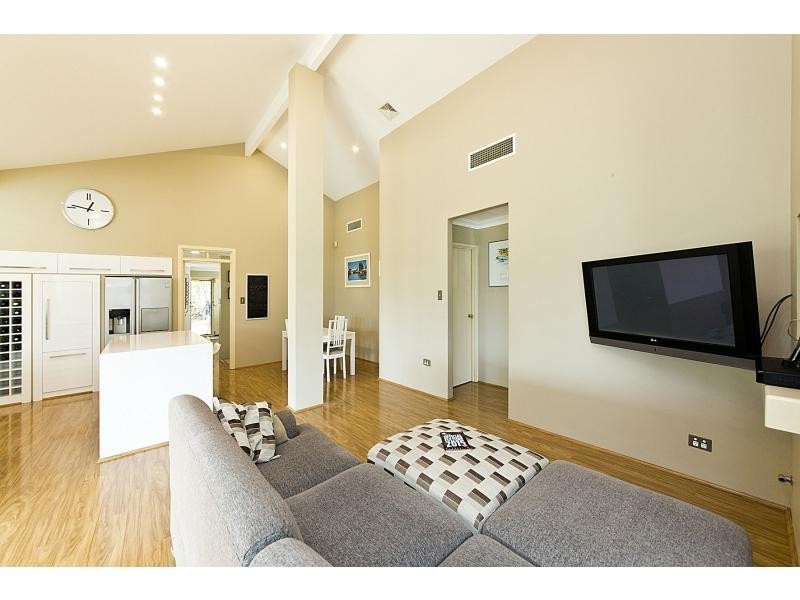 3 Thrum Close, Leeming WA 6149