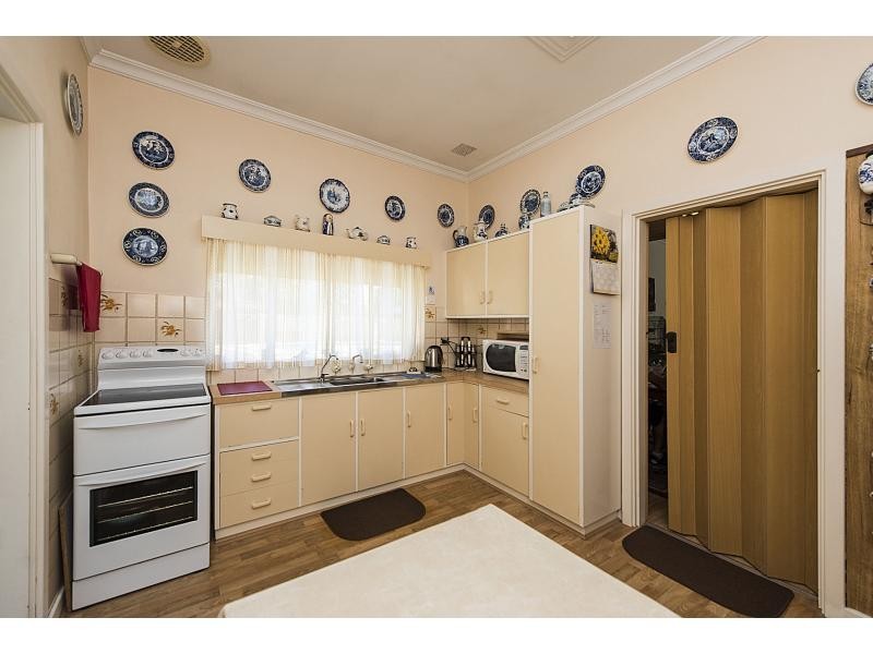 21 Waimea Road, Safety Bay WA 6169