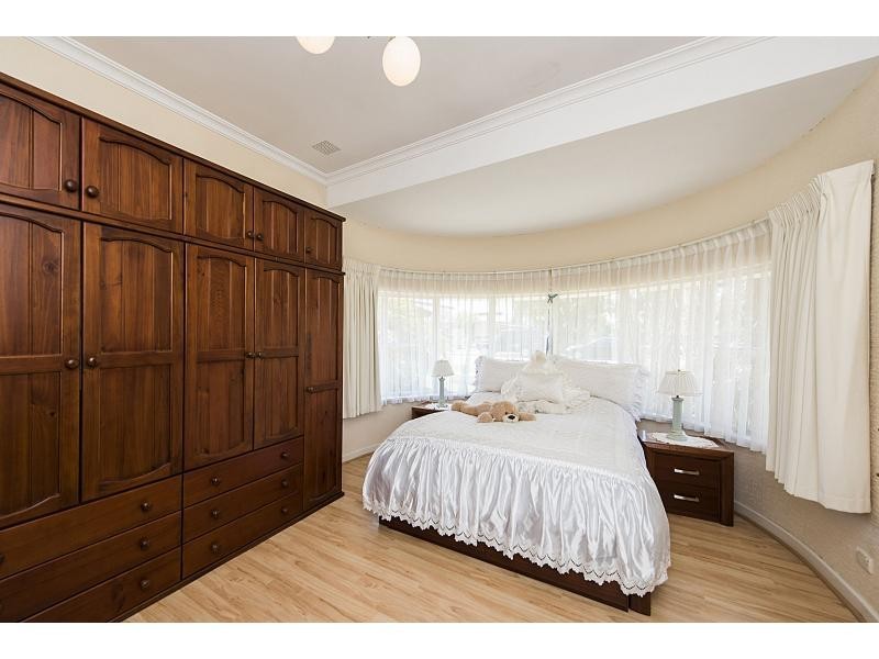 21 Waimea Road, Safety Bay WA 6169