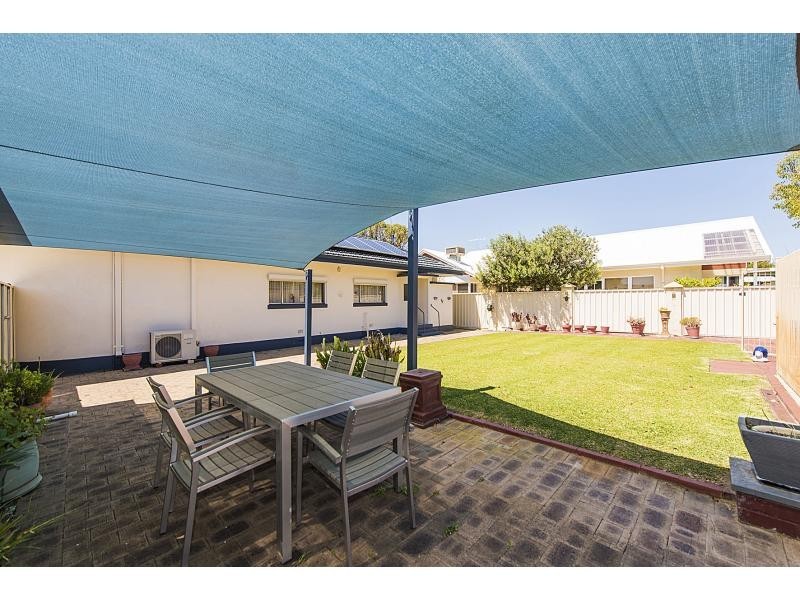 21 Waimea Road, Safety Bay WA 6169