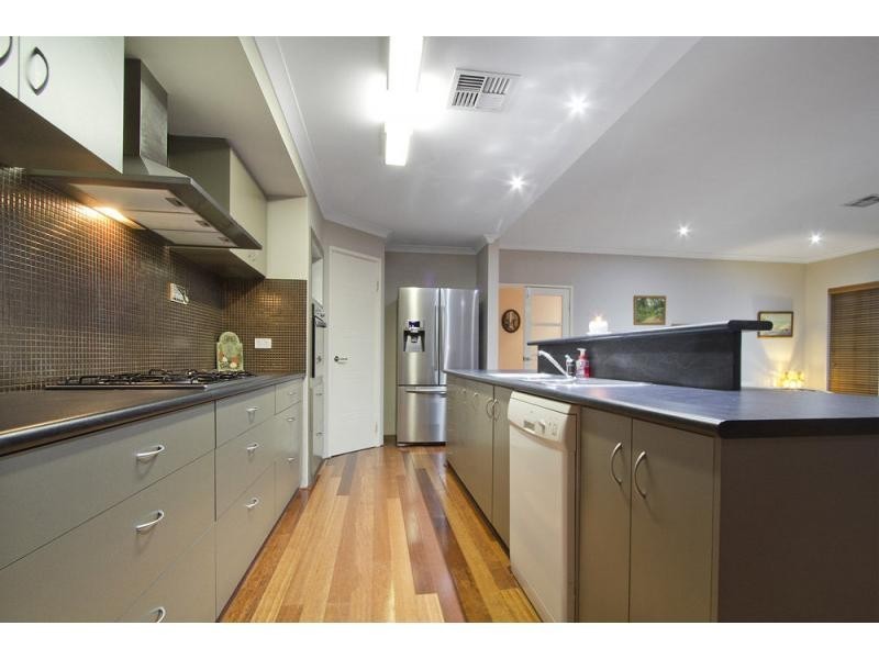 5 Hopper Turn, Madeley WA 6065